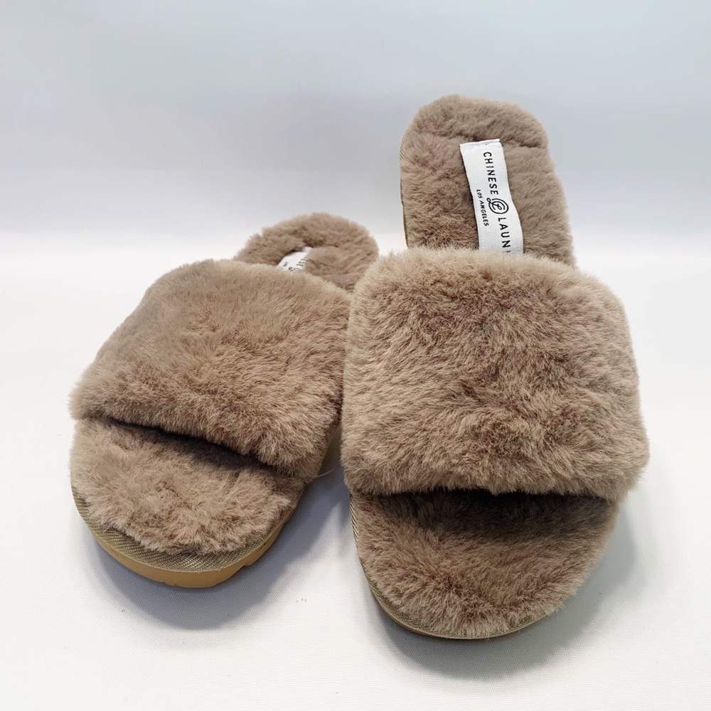 Chinese Laundry “Rally” Slide in Taupe - Size 5.5 / 36